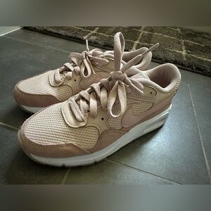 cw4554-201 Air Max Pink Woman Size 6